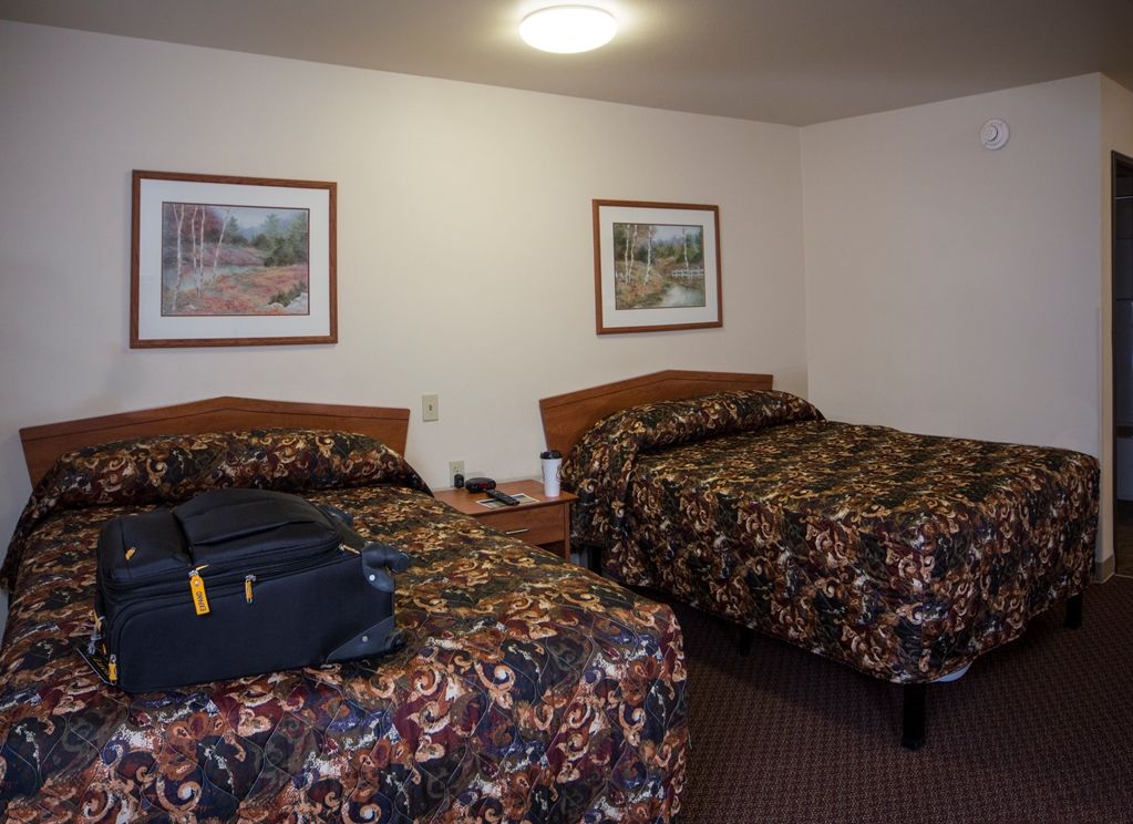 Woodspring Suites Evansville Room photo