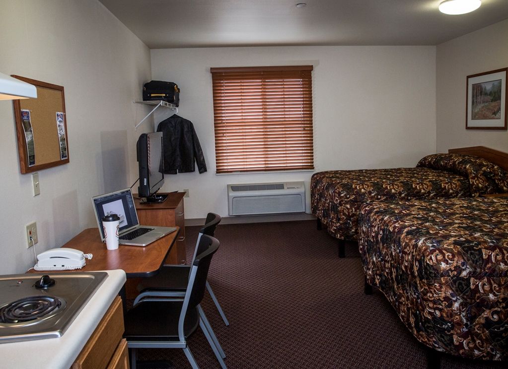 Woodspring Suites Evansville Room photo