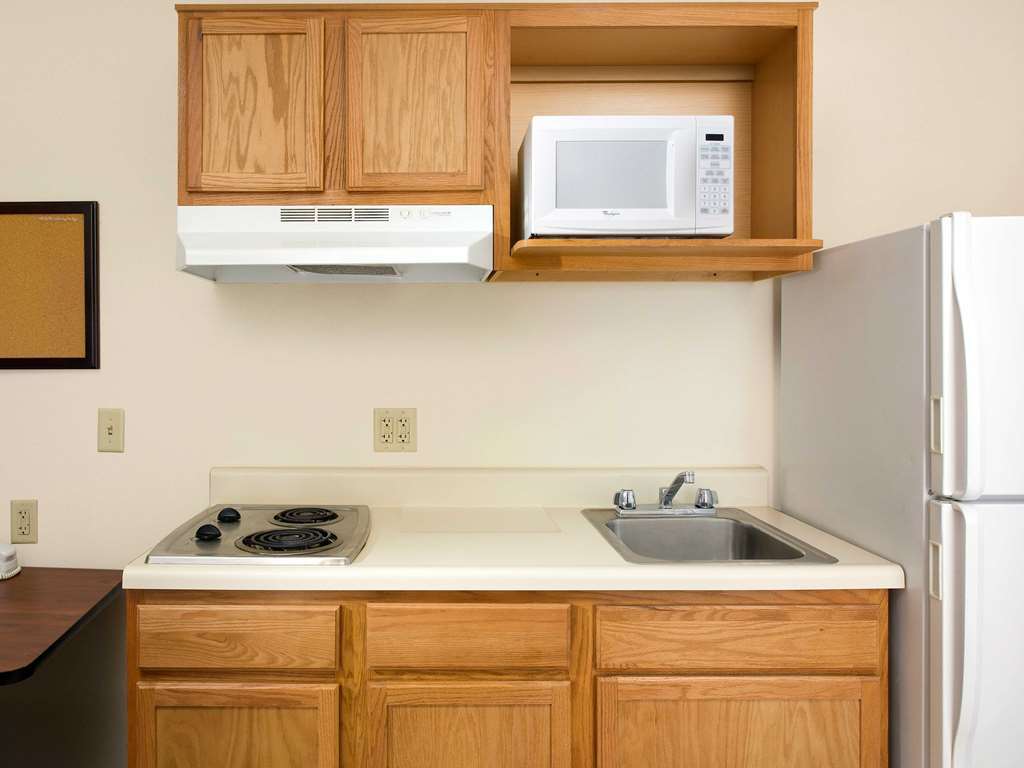 Woodspring Suites Evansville Room photo